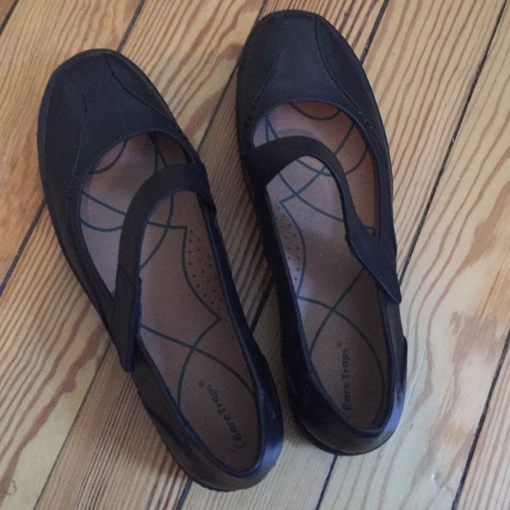 SOLD Bare Trap Landon Mary Jane flats 10M